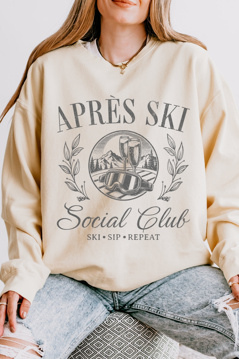 Apres ski social club sweatshirt