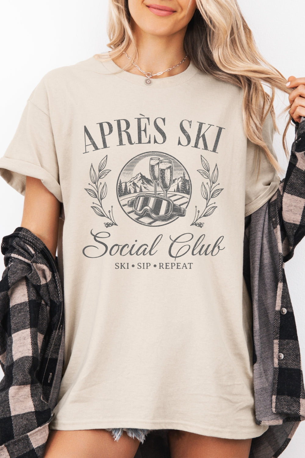 Apres ski social club tee