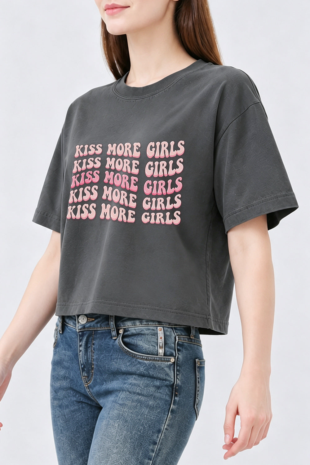 Kiss more girls crop top