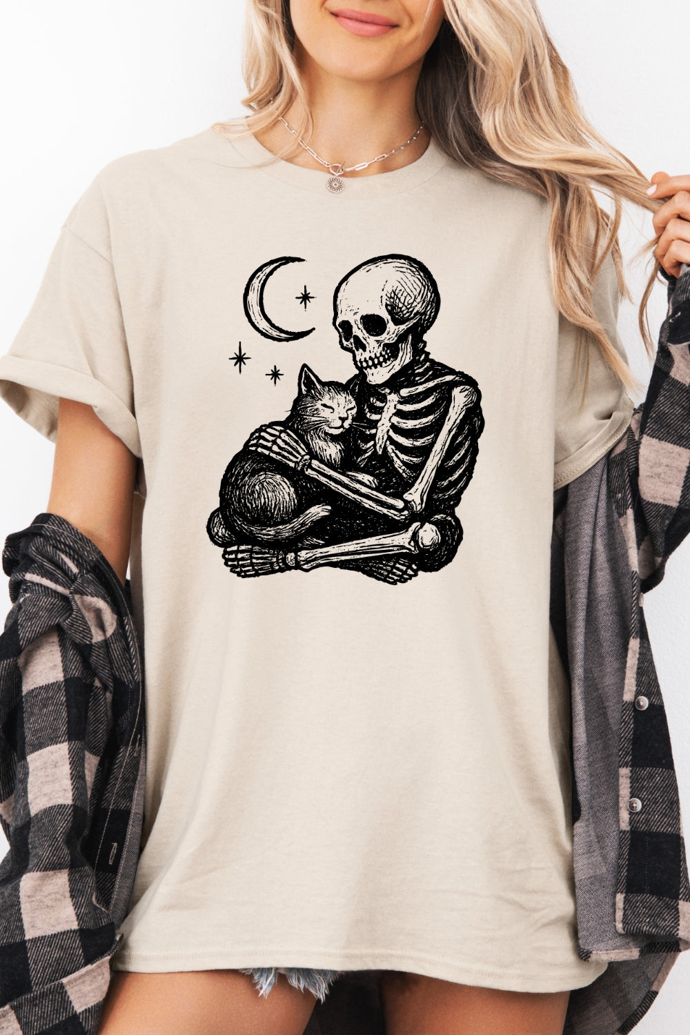 Skeleton holding a cat tee