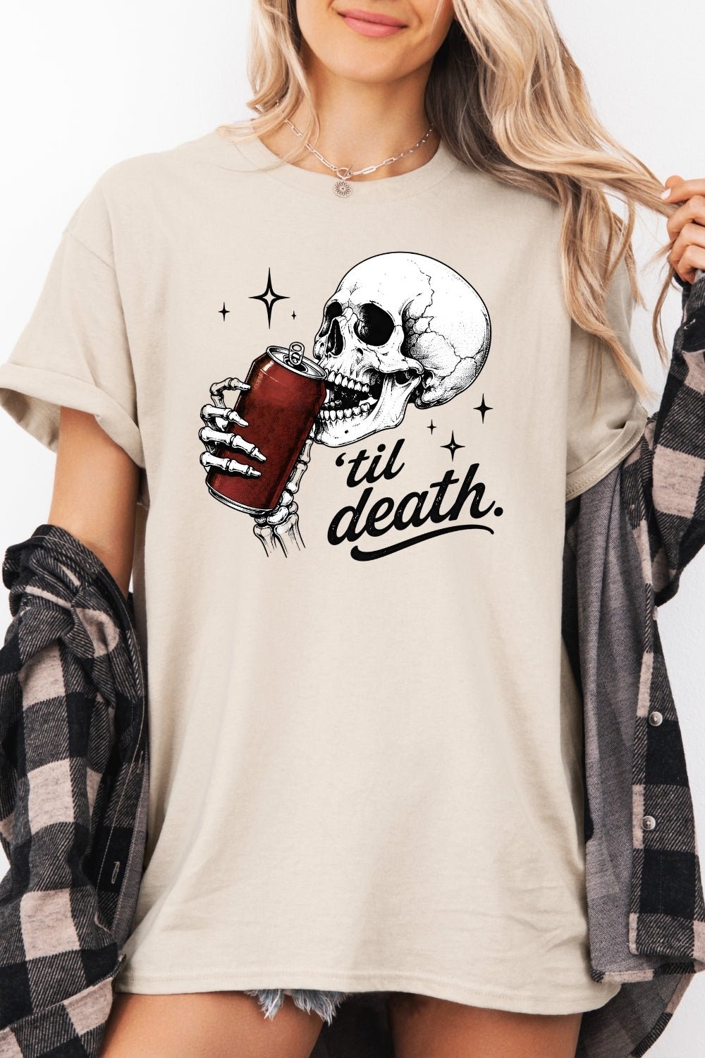 Skull drinking halloween tee