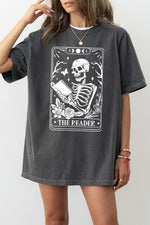 The reader skull reading tee