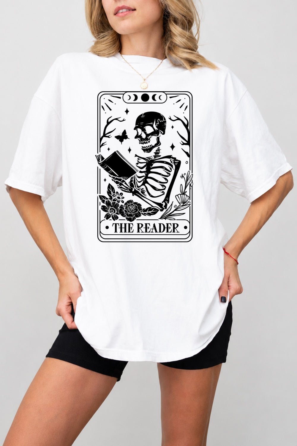 The reader skull reading tee