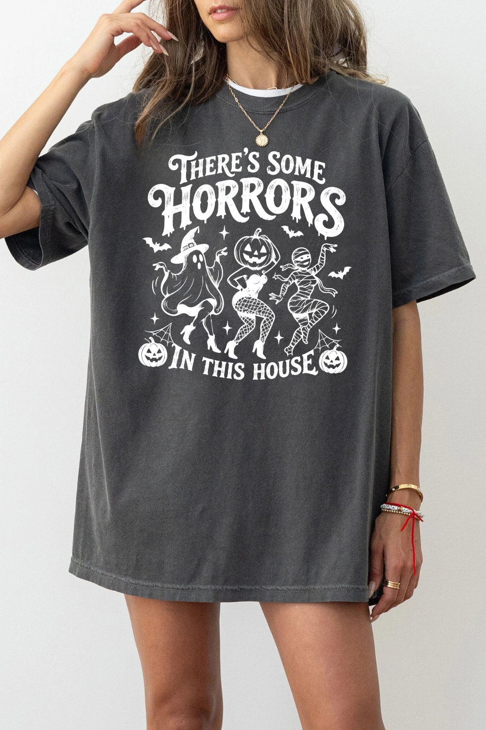 There's some horrors in this house tee